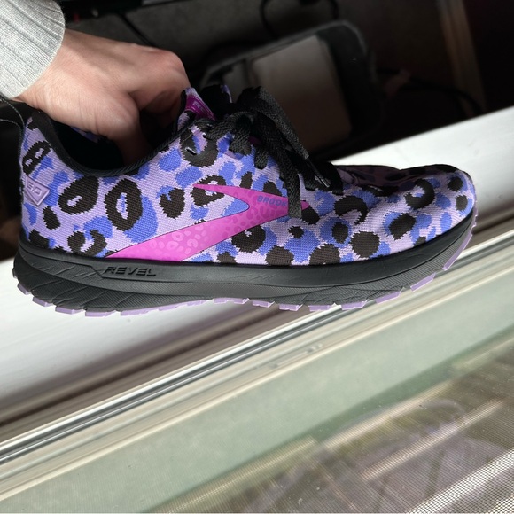 Women’s size 9 Brooks revel - Picture 4 of 5